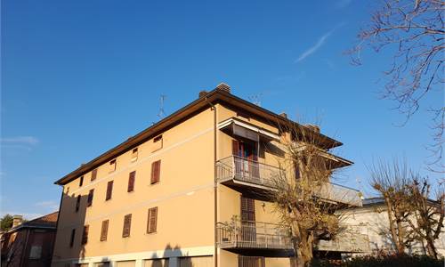 Signorile Appartamento con 3 camere e 2 bagni 