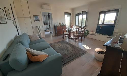 Casalgrande Centro: trilocale ottime condizioni